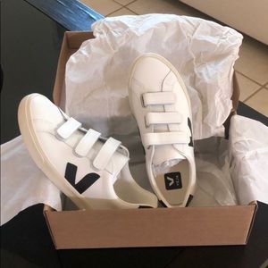 Veja 3 strap velcro sneakers